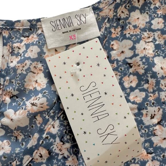 Sienna Sky Top Blouse Short Sleeve Elastic Waist Blue White Floral Top Size XS - Picture 2 of 12